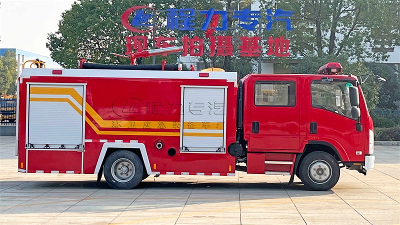 勾臂式垃圾车出车前检查：勾臂、锁紧、液压支腿与滚轮状态判定